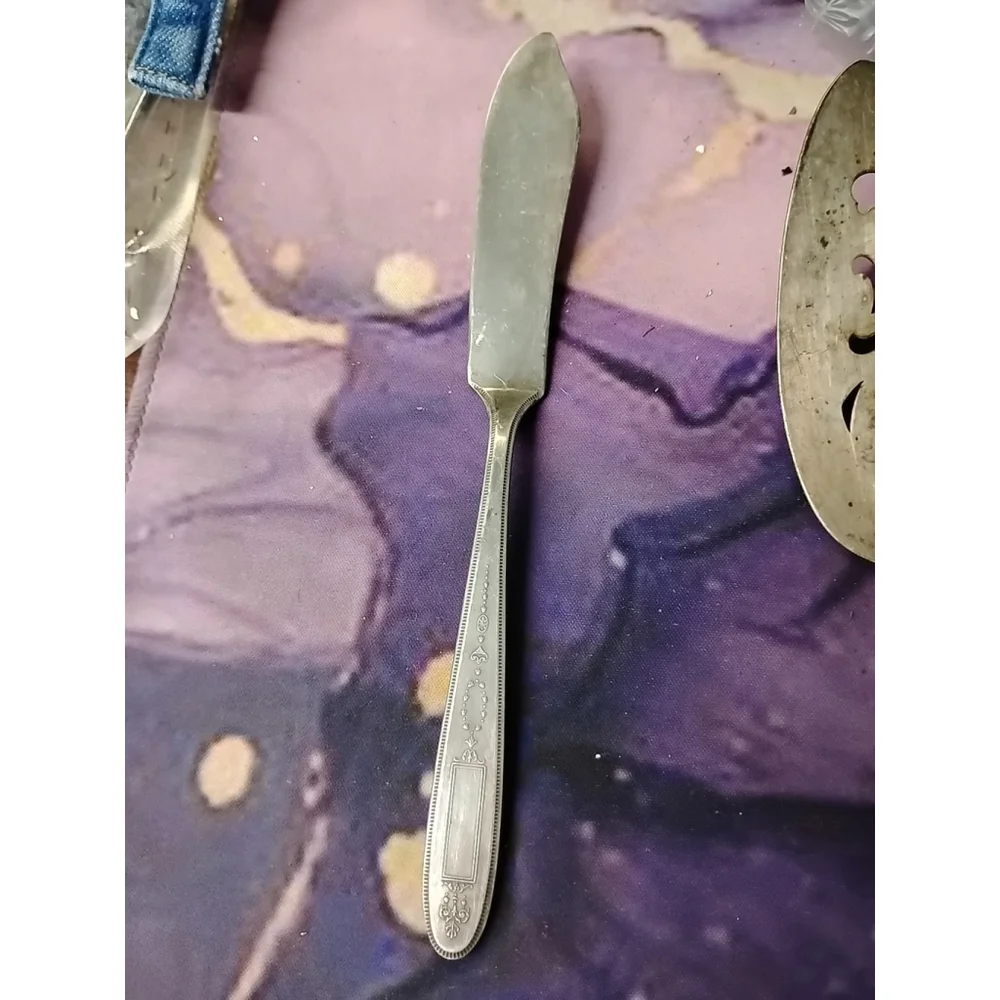 Silverplate Butter Knife by Oneida Silver Community in the Grosvenor‎ Pattern